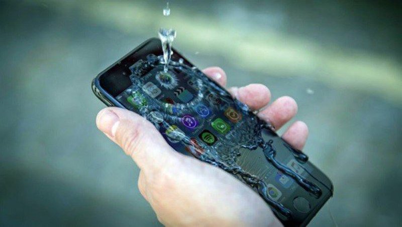 Mơ thấy điện thoại rơi xuống nước đánh con gì?
